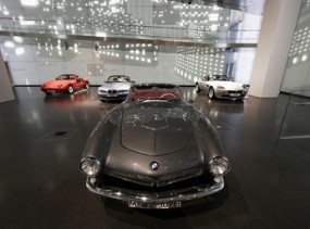 Мир и музей BMW (BMW Welt und Museum). Мюнхен. Туры в Германию