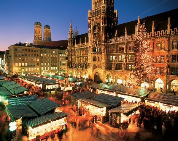 Рождественский рынок возле Ратуши (c) Messerschmidt, Joachim, DZT