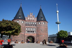 Hansa-park:модель ворот Holsten-Tor из Любека